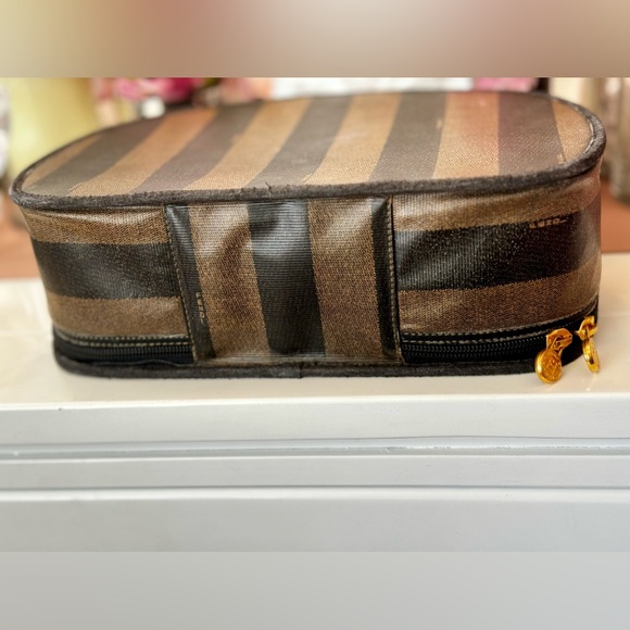 CUSTOMER APPRECIATION GIFT 💝 Vintage Fendi Cosmetic Case - Picture 6 of 13